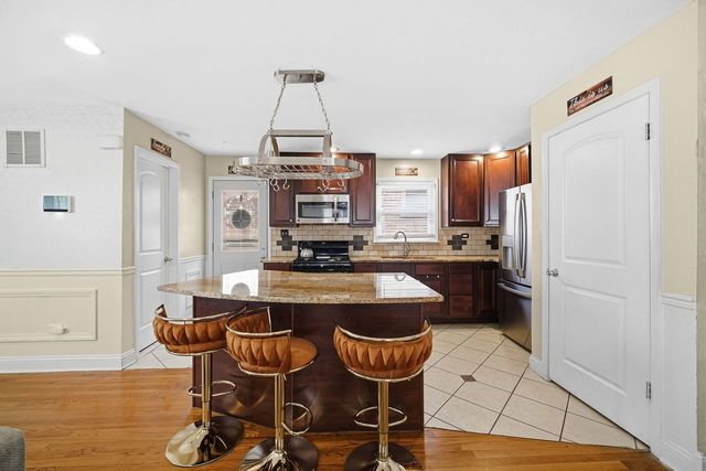 2605 W 83rd Place, Chicago, IL 60652