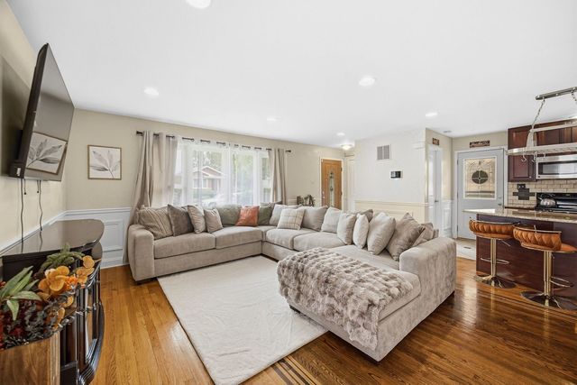 2605 W 83rd Place, Chicago, IL 60652