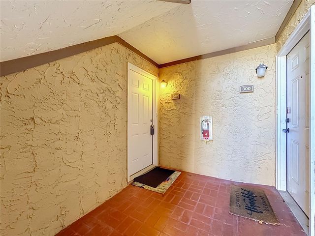 1935 TOUCAN WAY 302, Sarasota, FL 34232