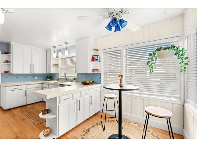 1805 Ne SARATOGA St, Portland, OR 97211