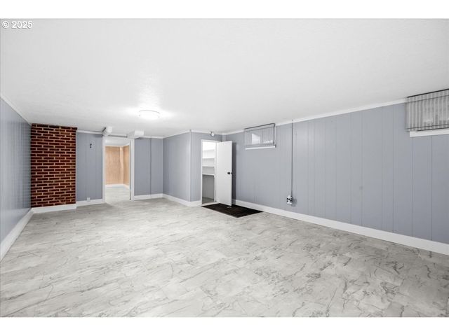 1805 Ne SARATOGA St, Portland, OR 97211