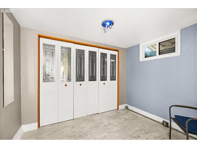 1805 Ne SARATOGA St, Portland, OR 97211