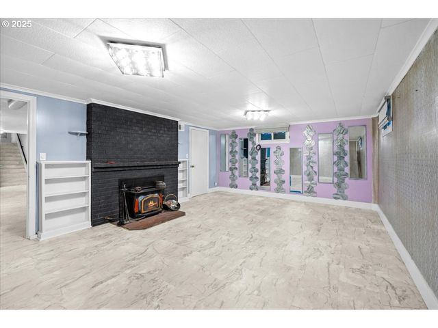 1805 Ne SARATOGA St, Portland, OR 97211