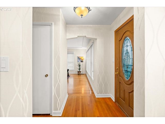 1805 Ne SARATOGA St, Portland, OR 97211