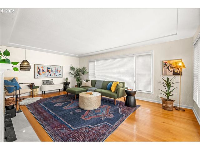 1805 Ne SARATOGA St, Portland, OR 97211