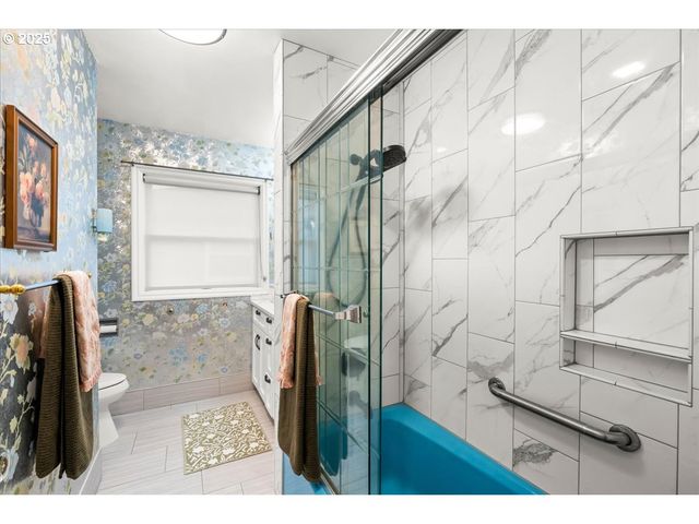 1805 Ne SARATOGA St, Portland, OR 97211