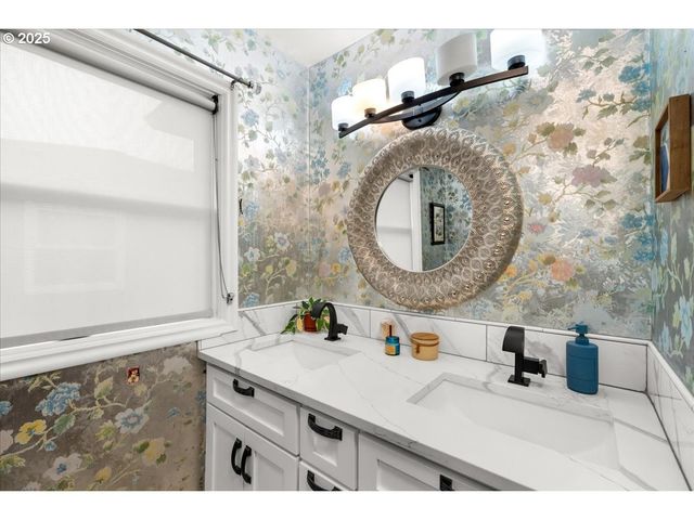 1805 Ne SARATOGA St, Portland, OR 97211