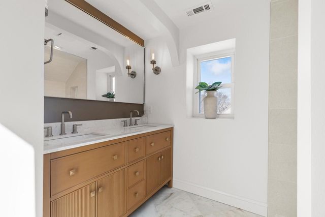 483 E Morgan AVENUE, Milwaukee, WI 53207