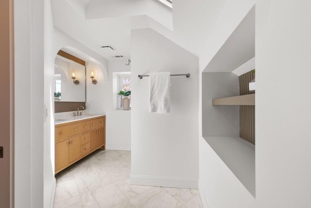 483 E Morgan AVENUE, Milwaukee, WI 53207