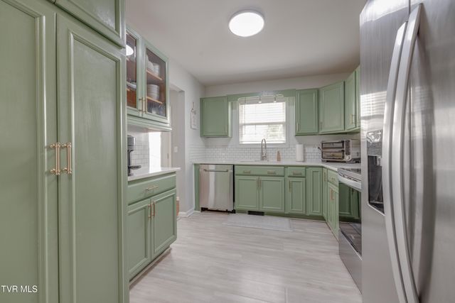 123 Village Lane, Gray, TN 37615