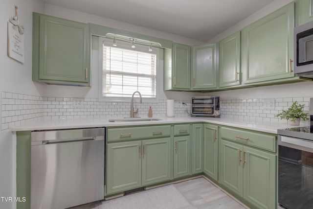 123 Village Lane, Gray, TN 37615