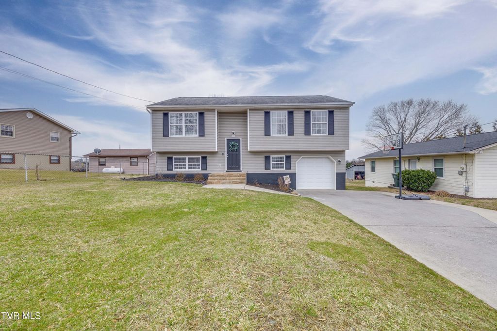 123 Village Lane, Gray, TN 37615