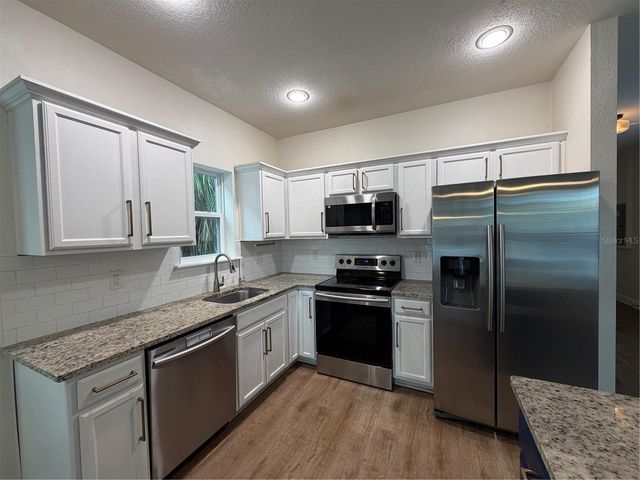 1736 W WALNUT STREET, Tampa, FL 33607