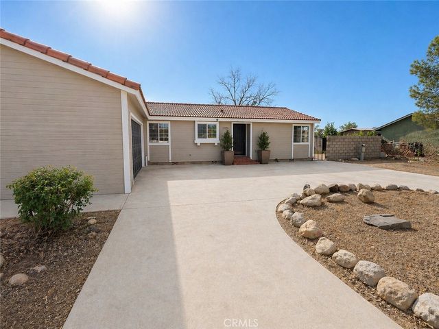 12546 Navajo, Apple Valley, CA 92308