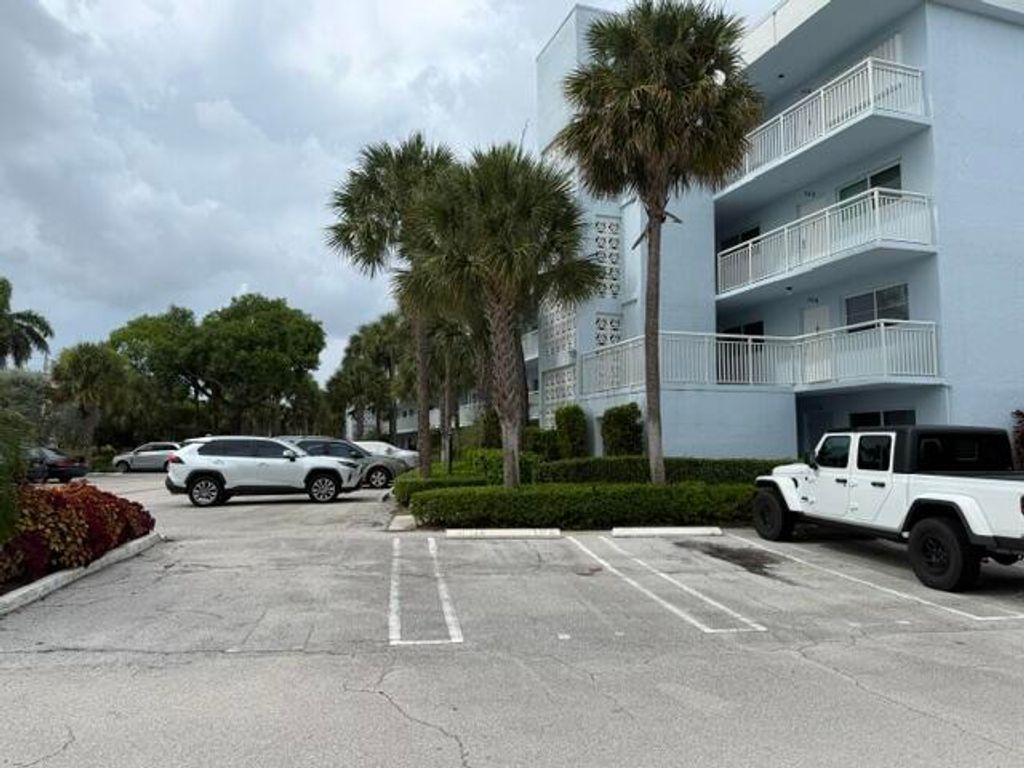 2010 S Federal Highway 202, Boynton Beach, FL 33435