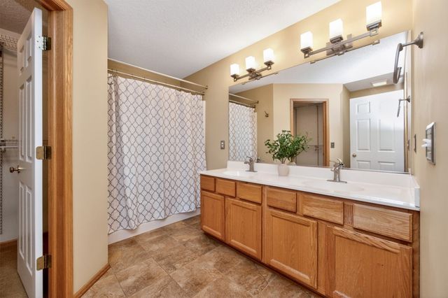 704 76th Street, West Des Moines, IA 50266