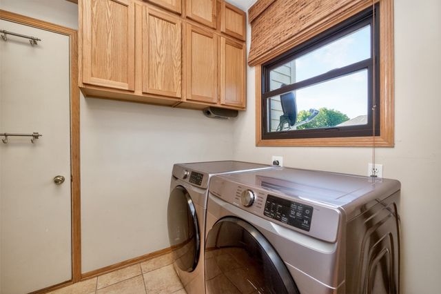 704 76th Street, West Des Moines, IA 50266