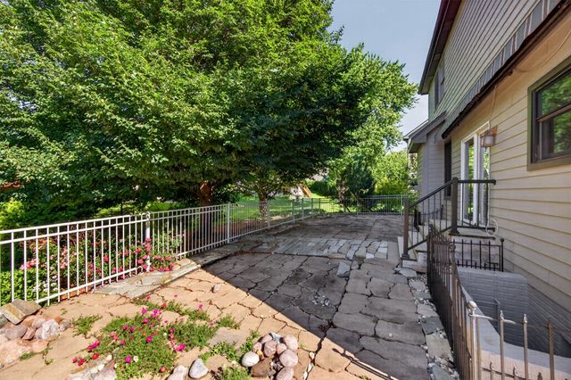 704 76th Street, West Des Moines, IA 50266