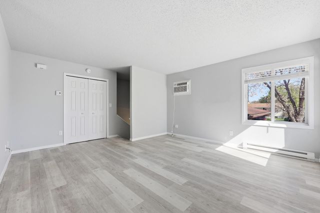 1808 28th Avenue S, Fargo, ND 58103