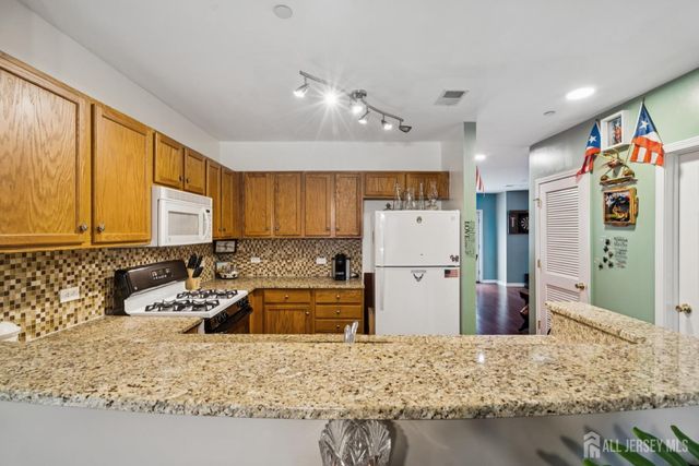 368 Rector Street 419, Perth Amboy, NJ 08861