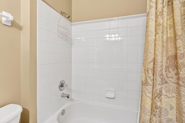 156 Orchard Oak Drive, Blacklick, OH 43004