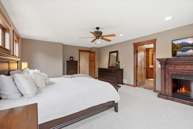 492 E Cove Road, Hudson, WI 54016