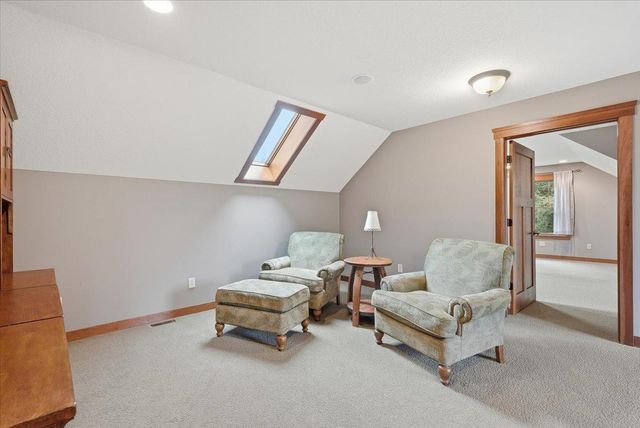 492 E Cove Road, Hudson, WI 54016