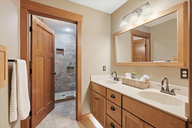 492 E Cove Road, Hudson, WI 54016