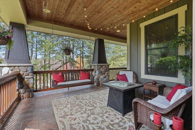 492 E Cove Road, Hudson, WI 54016