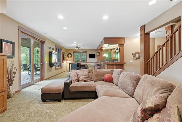 492 E Cove Road, Hudson, WI 54016