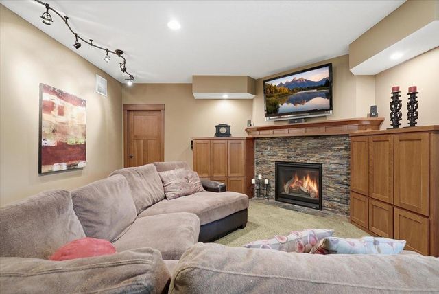 492 E Cove Road, Hudson, WI 54016