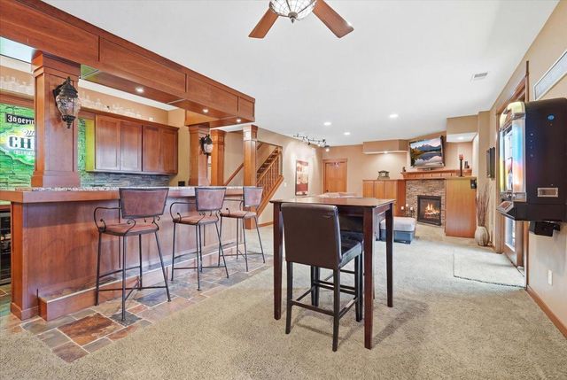 492 E Cove Road, Hudson, WI 54016