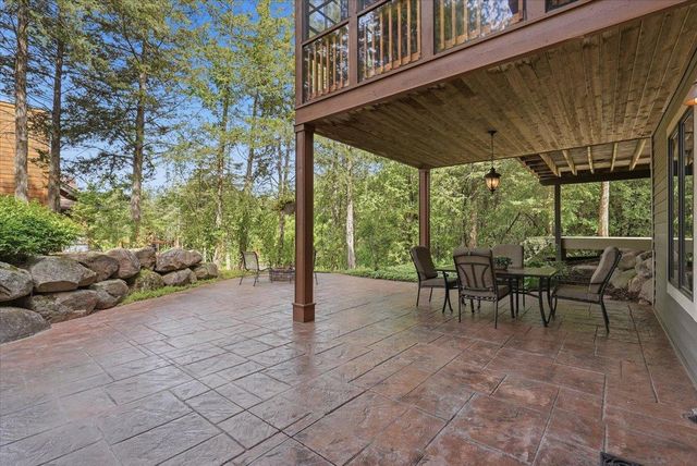 492 E Cove Road, Hudson, WI 54016