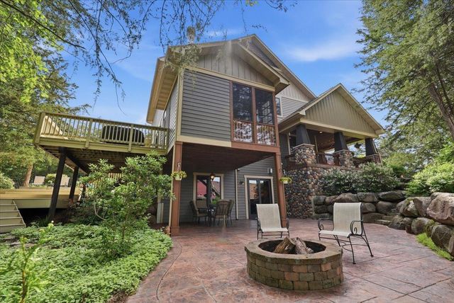 492 E Cove Road, Hudson, WI 54016