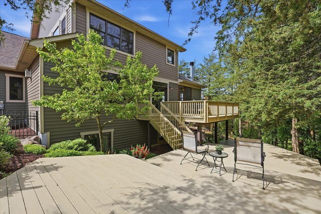 492 E Cove Road, Hudson, WI 54016