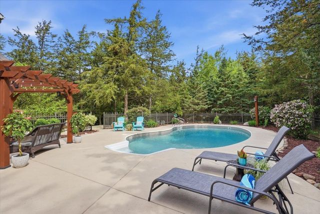 492 E Cove Road, Hudson, WI 54016