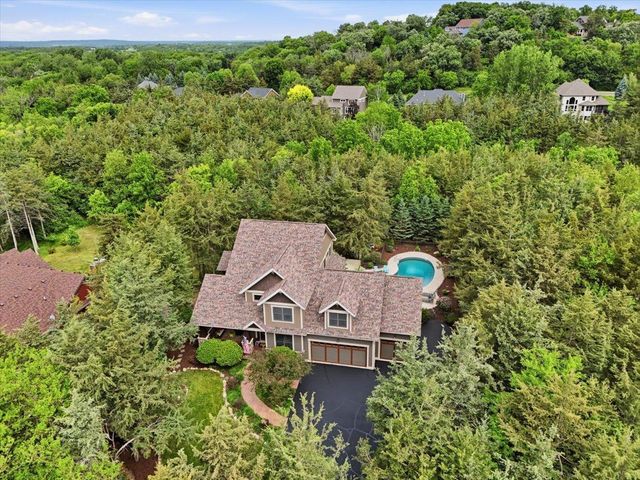 492 E Cove Road, Hudson, WI 54016
