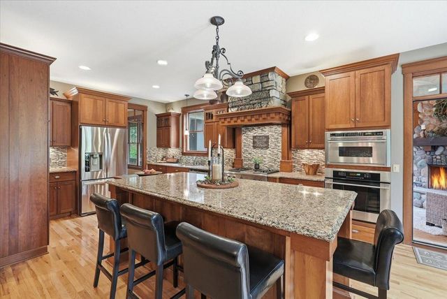 492 E Cove Road, Hudson, WI 54016