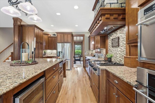 492 E Cove Road, Hudson, WI 54016