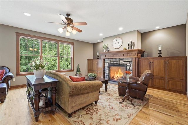 492 E Cove Road, Hudson, WI 54016