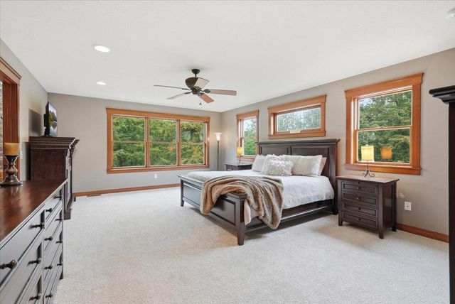 492 E Cove Road, Hudson, WI 54016