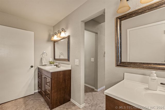 1119 E Dover Street, Broken Arrow, OK 74012