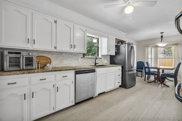 1626 S Beech Court, Broken Arrow, OK 74012