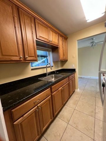 9199 SW 49th Place, Cooper City, FL 33328