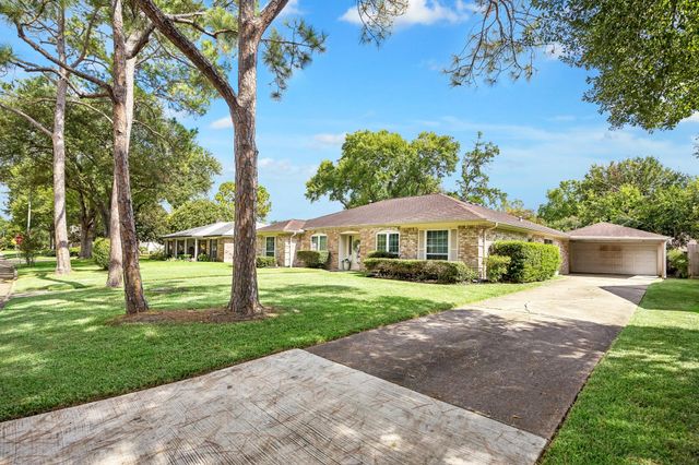 10907 Overbrook Lane, Houston, TX 77042
