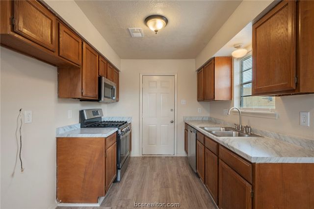 4752 Brompton Lane, Bryan, TX 77802