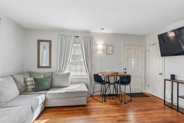 5733 College Avenue, Des Moines, IA 50310