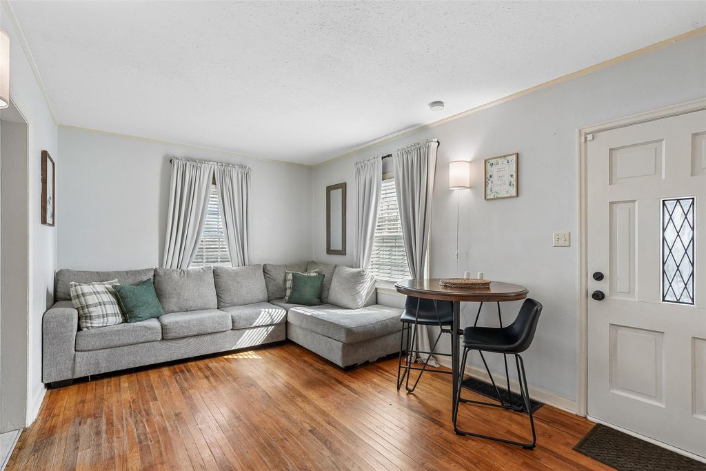 5733 College Avenue, Des Moines, IA 50310