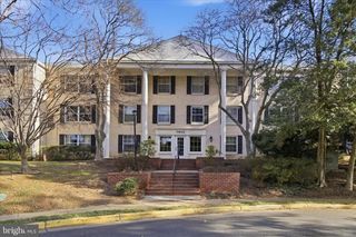 7600 TREMAYNE PL #301, Mclean, VA 22102