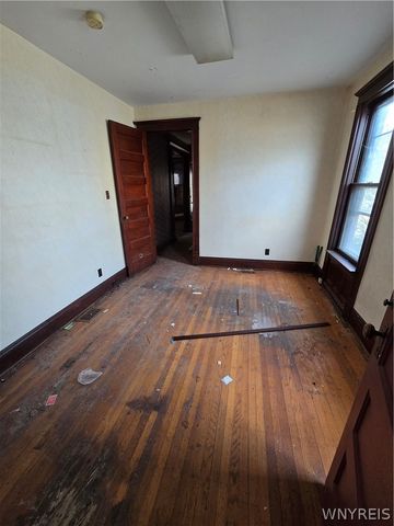 729 Main Street, Niagara Falls, NY 14301